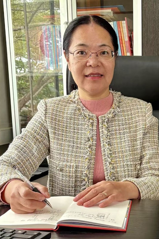 Associate Professor YANG Fang >>